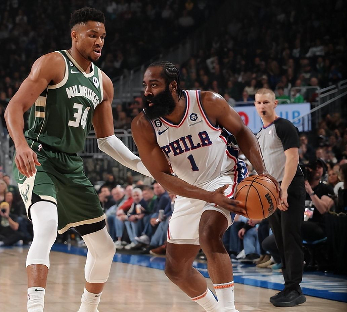 1xBit体育网址-雄鹿击败76人，字母哥狂砍三双的简单介绍