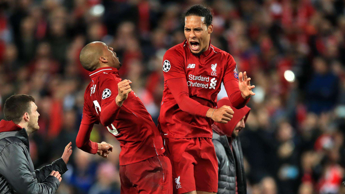 欧洲篮球联赛冠军诞生，球迷狂热庆祝